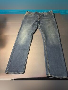 Signature by Levi Strauss Men's Medium Wash Straight Jeans 36x32